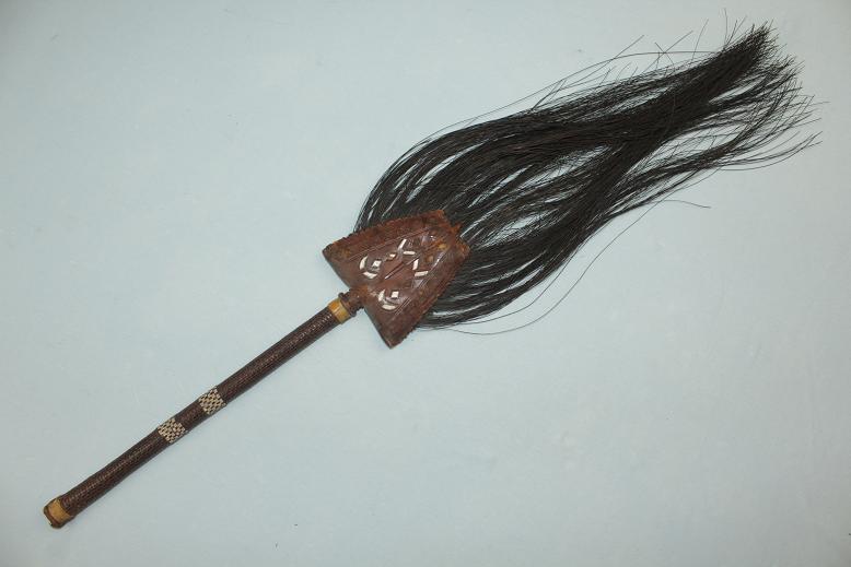 A good rare African Elephant tail fly whisk www.swordsantiqueweapons.com