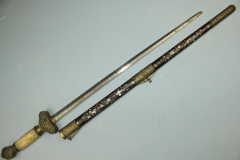 Vietnamese Kiem Mother of pearl Inlaid scabbard Guom epee sabre IndoChine Chinois example www.swordsantiqueweapons.com