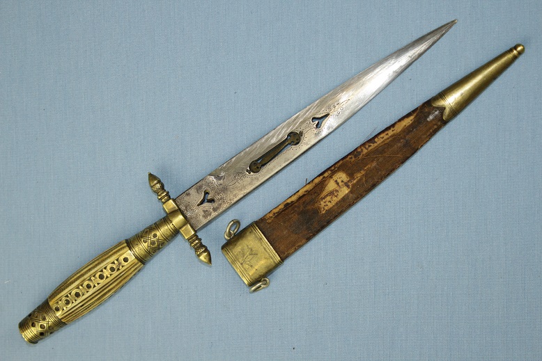 Antique Albacete dagger Very rare type Pierced & inlaid blade Spanish daga daga española www.swordsantiqueweapons.com