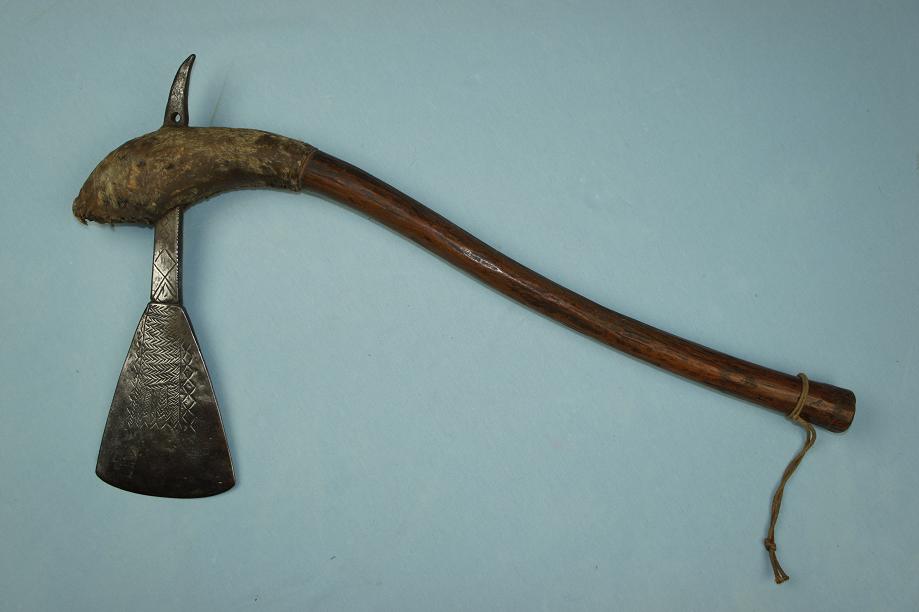African axe Very fine example www.swordsantiqueweapons.com